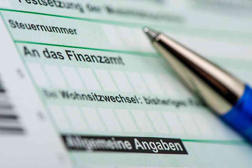 Formular und Kugelschreiber - © Wolfilser - stock.adobe.com