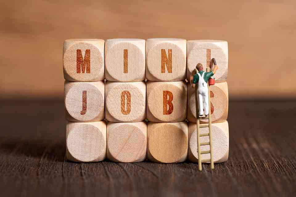 Holzwürfel mit Aufschrift Miniob - © fotogestoeber - stock.adobe.com