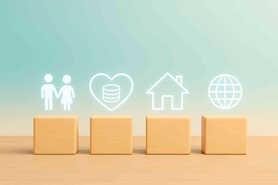 Icons zu Personen, Herz, Haus und Globus - © K-Photo - stock.adobe.com